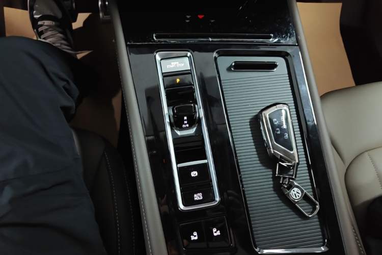 Used Volkswagen Viloran 2024 380TSI Luxury Edition Gear Lever
