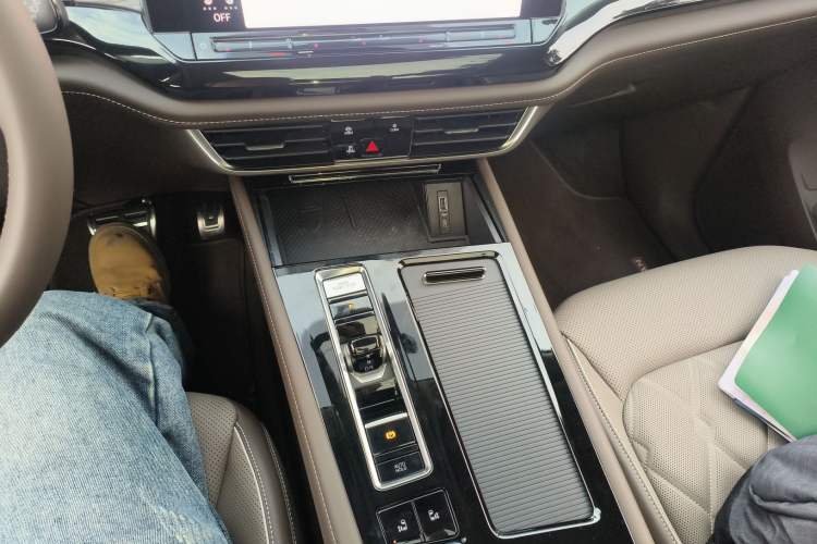 Used Volkswagen Viloran 2024 380TSI Premium Edition Gear Lever