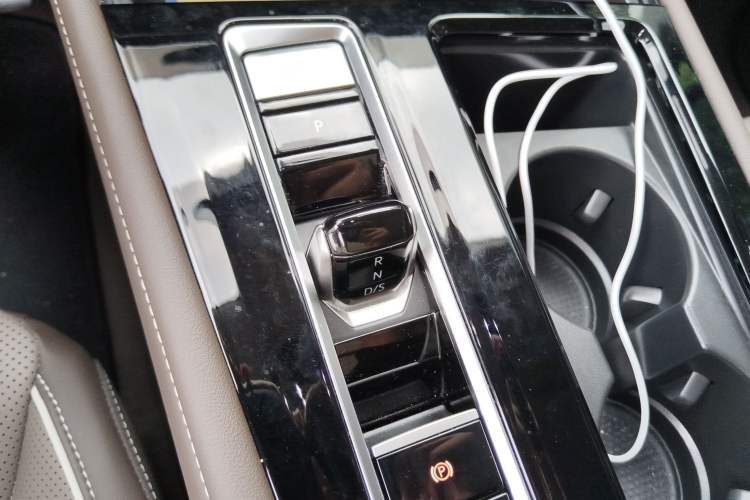 Used Volkswagen Viloran 2024 380TSI Premium Edition Gear Lever