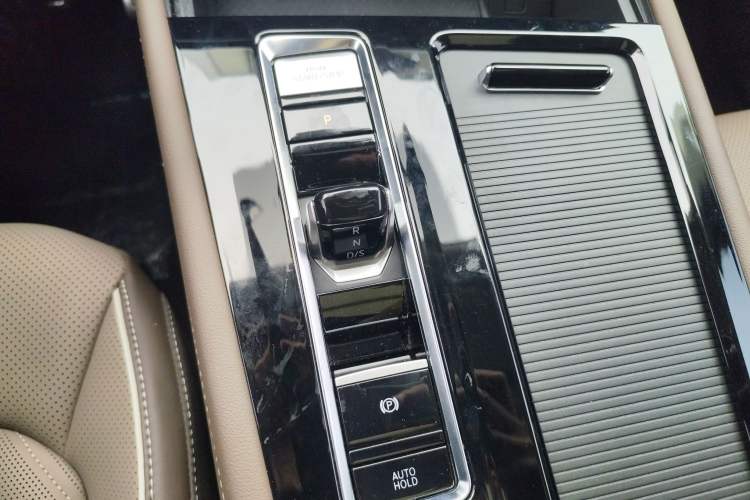 Used Volkswagen Viloran 2024 380TSI Premium Edition Gear Lever