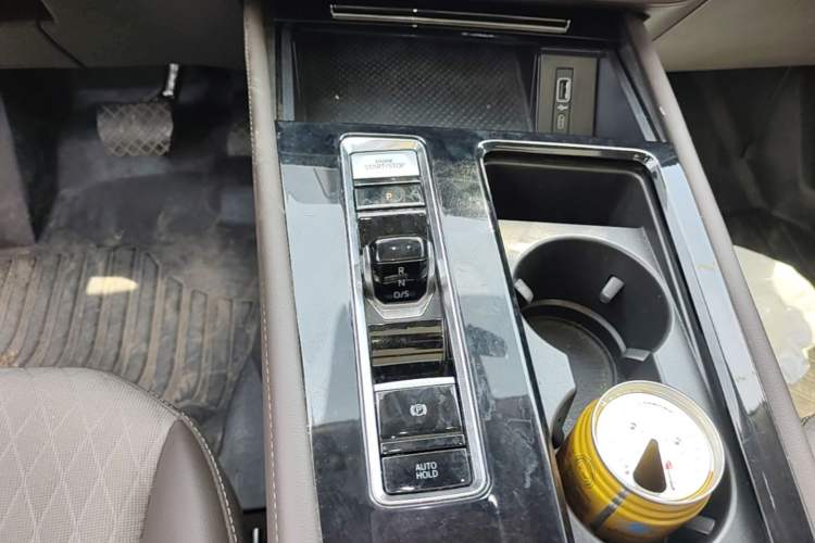 Used Volkswagen Viloran 2024 330TSI Business Edition Gear Lever
