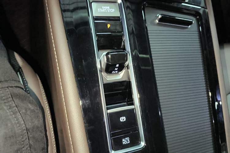 Used Volkswagen Viloran 2024 380TSI Premium Edition Gear Lever