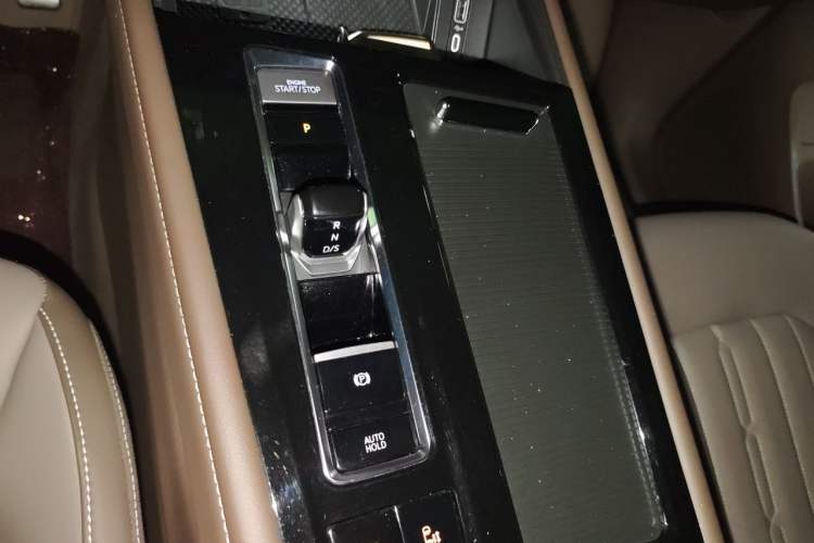 Used Volkswagen Viloran 2024 380TSI Luxury Edition Gear Lever