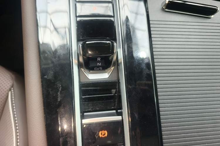 Used Volkswagen Viloran 2024 380TSI Premium Edition Gear Lever