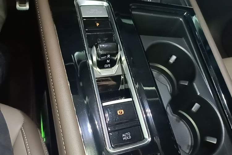 Used Volkswagen Viloran 2024 380TSI Luxury Edition Gear Lever
