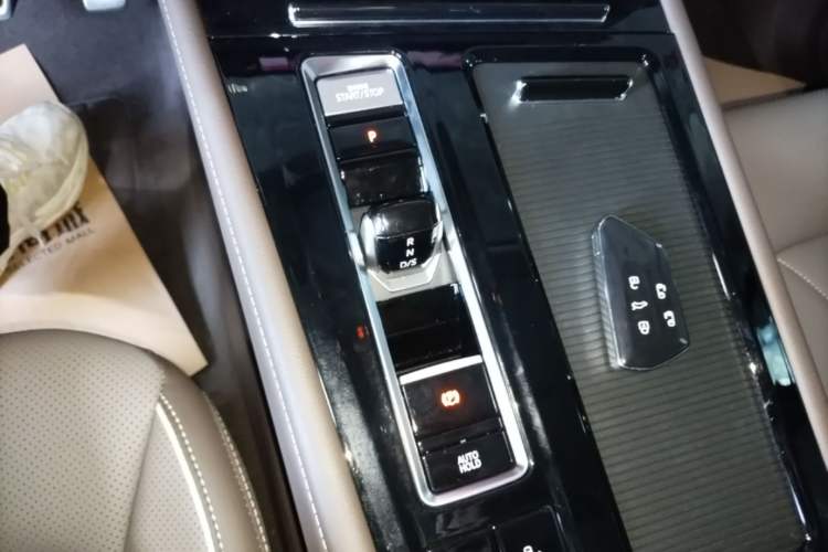 Used Volkswagen Viloran 2024 380TSI Premium Edition Gear Lever