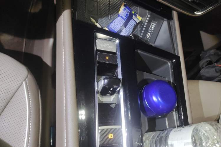 Used Volkswagen Viloran 2024 380TSI Premium Edition Gear Lever