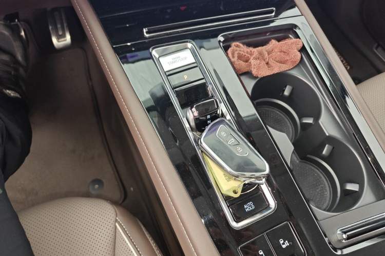 Used Volkswagen Viloran 2024 380TSI Premium Edition Gear Lever