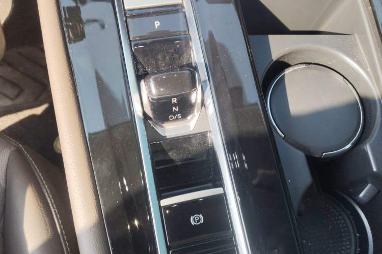 Used Volkswagen Viloran 2024 330TSI Business Edition Gear Lever