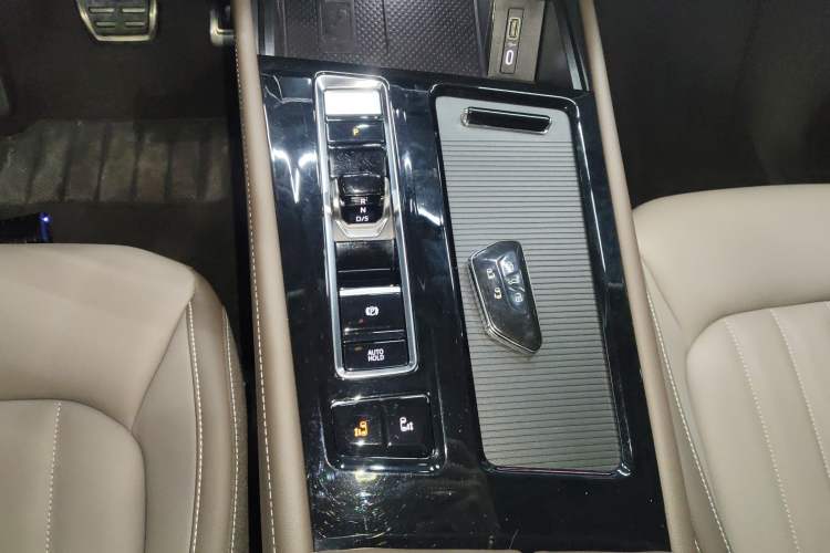 Used Volkswagen Viloran 2024 380TSI Luxury Edition Gear Lever