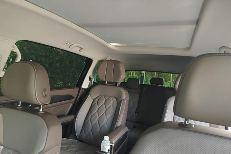 Used Volkswagen Viloran 2024 380TSI Premium Edition Headliner