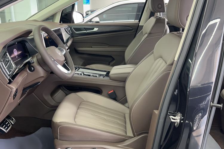Used Volkswagen Viloran 2024 380TSI Luxury Edition Interior 2