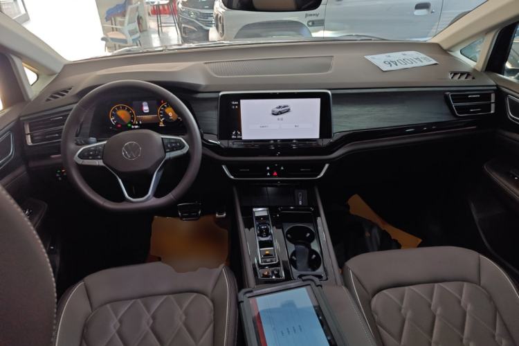Used Volkswagen Viloran 2024 380TSI Premium Edition Interior 2