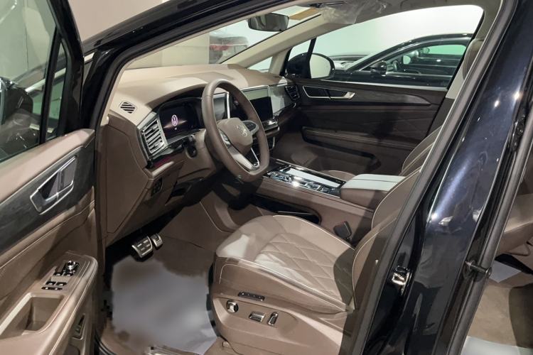 Used Volkswagen Viloran 2024 380TSI Premium Edition Interior 2