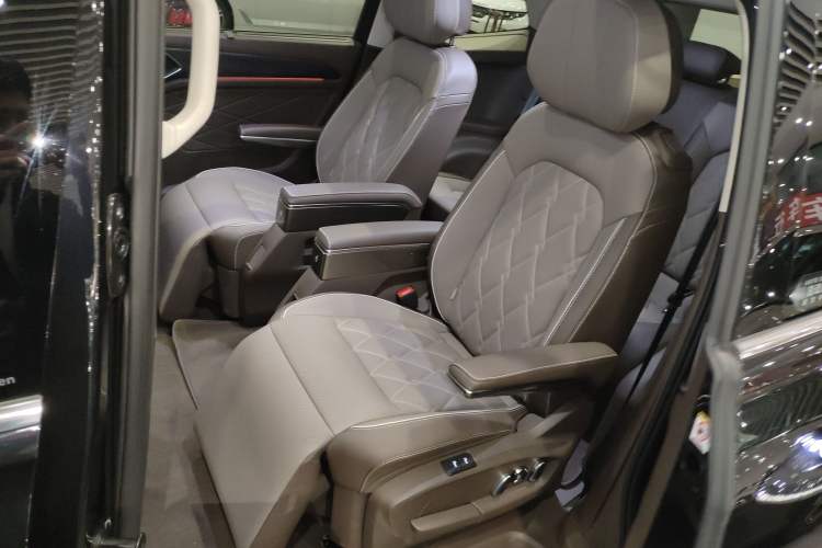 Used Volkswagen Viloran 2024 380TSI Premium Edition Interior 4