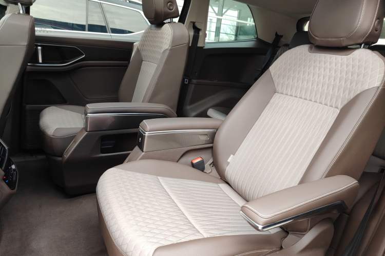 Used Volkswagen Viloran 2024 330TSI Business Edition Interior 4
