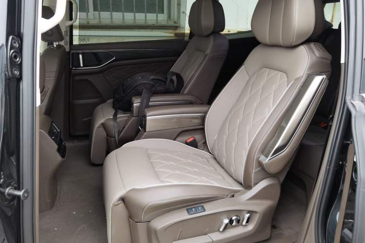 Used Volkswagen Viloran 2024 380TSI Premium Edition Interior 4