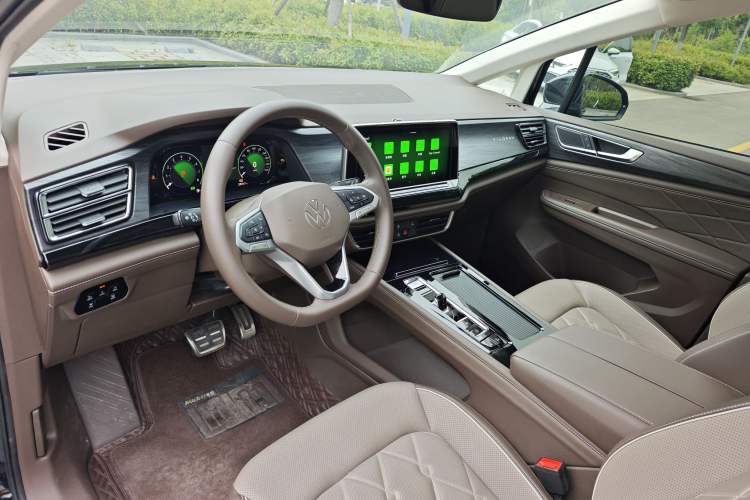 Used Volkswagen Viloran 2024 380TSI Premium Edition Interior 5