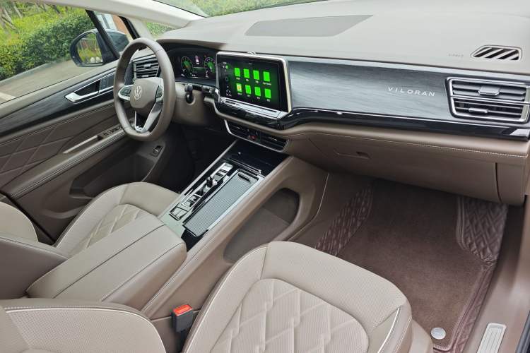 Used Volkswagen Viloran 2024 380TSI Premium Edition Interior 7