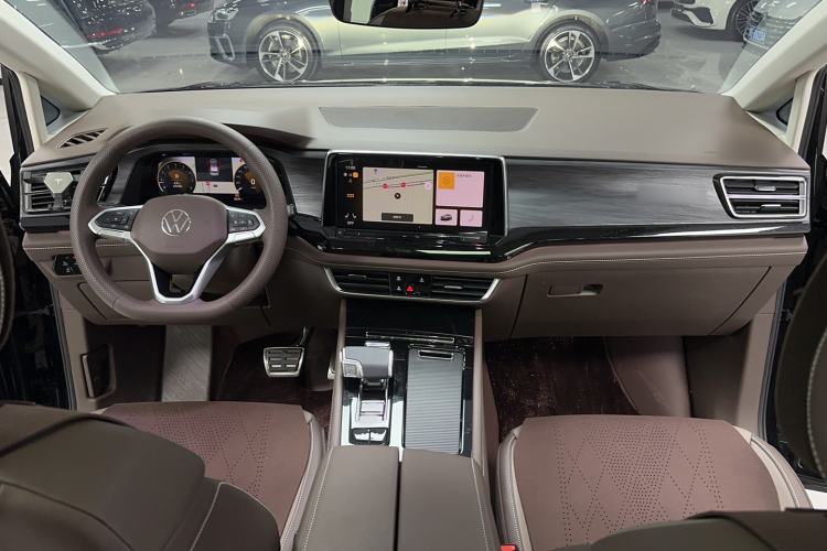 Used Volkswagen Viloran 2024 380TSI Luxury Edition Interior 8