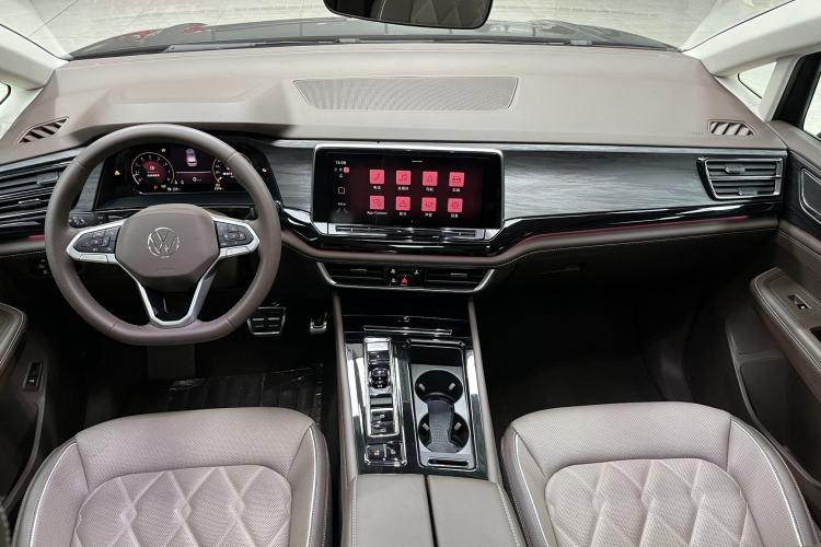 Used Volkswagen Viloran 2024 380TSI Premium Edition Interior 8