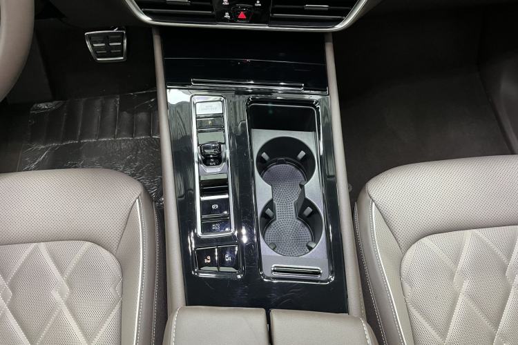 Used Volkswagen Viloran 2024 380TSI Premium Edition Interior 9
