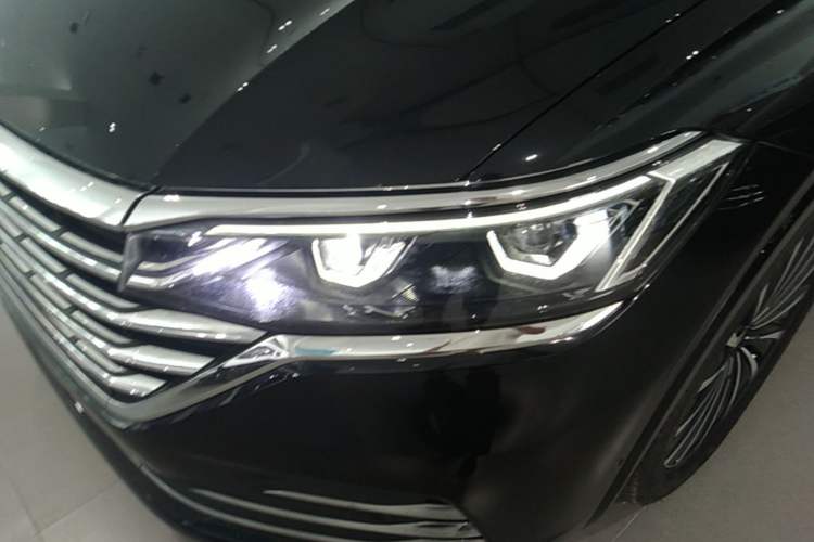 Used Volkswagen Viloran 2024 380TSI Premium Edition Left Front Headlight