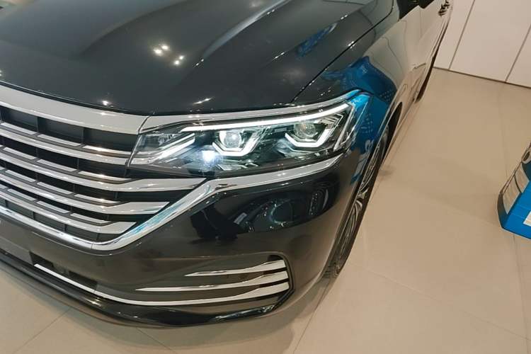 Used Volkswagen Viloran 2024 380TSI Premium Edition Left Front Headlight