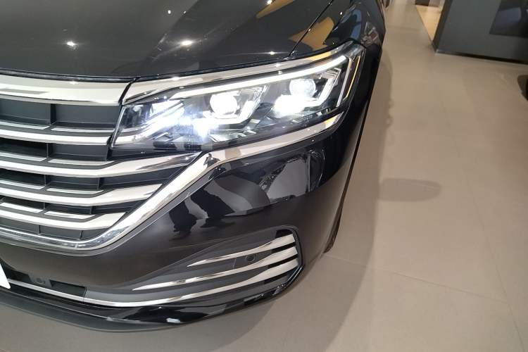 Used Volkswagen Viloran 2024 380TSI Premium Edition Left Front Headlight