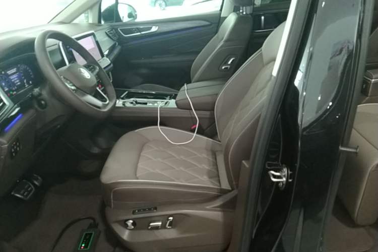 Used Volkswagen Viloran 2024 380TSI Premium Edition Left Front Seat