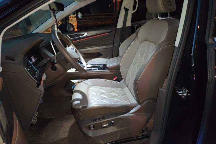 Used Volkswagen Viloran 2024 380TSI Premium Edition Left Front Seat