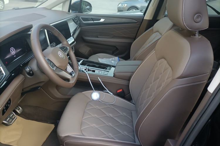 Used Volkswagen Viloran 2024 380TSI Premium Edition Left Front Seat