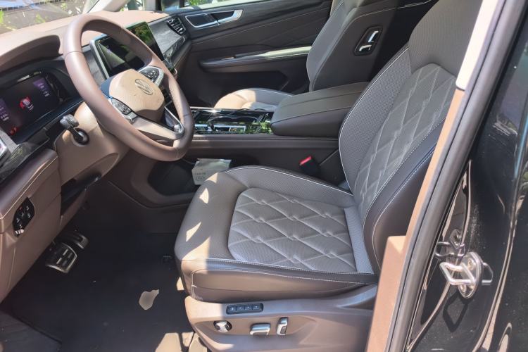 Used Volkswagen Viloran 2024 380TSI Premium Edition Left Front Seat