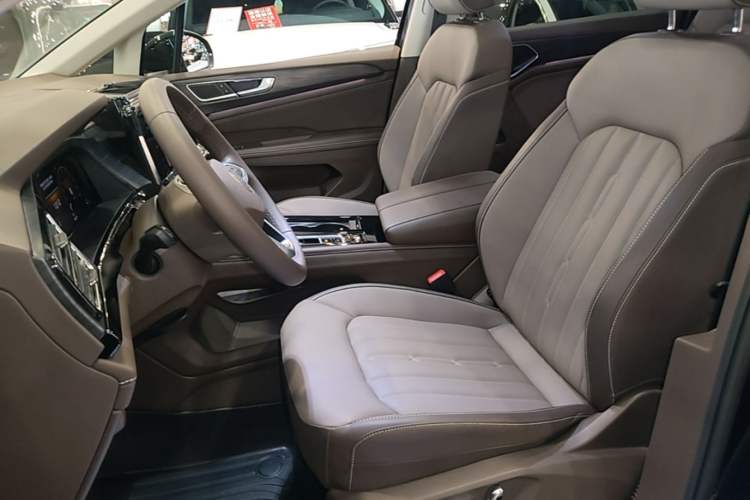 Used Volkswagen Viloran 2024 380TSI Luxury Edition Left Front Seat