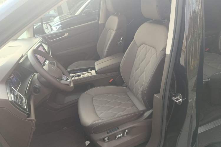 Used Volkswagen Viloran 2024 380TSI Premium Edition Left Front Seat