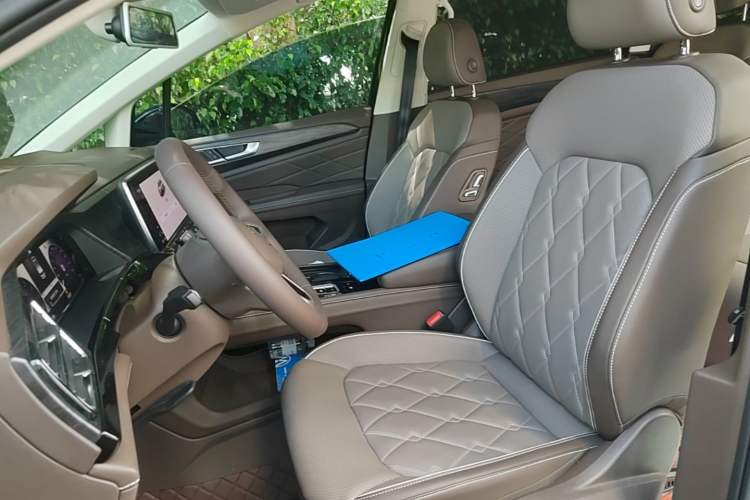 Used Volkswagen Viloran 2024 380TSI Premium Edition Left Front Seat