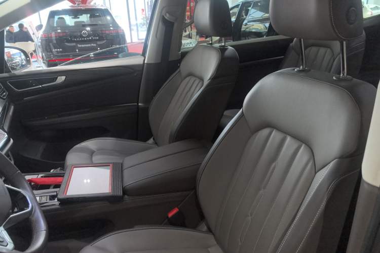 Used Volkswagen Viloran 2024 330TSI Luxury Edition Left Front Seat