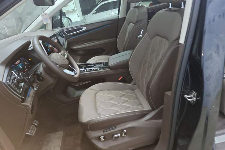 Used Volkswagen Viloran 2024 380TSI Premium Edition Left Front Seat