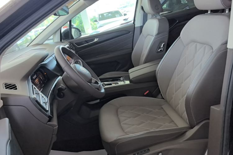 Used Volkswagen Viloran 2024 380TSI Premium Edition Left Front Seat