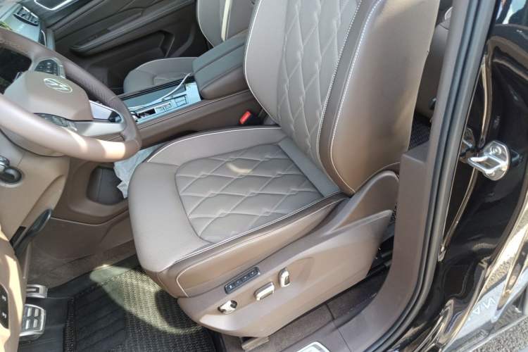 Used Volkswagen Viloran 2024 380TSI Premium Edition Left Front Seat