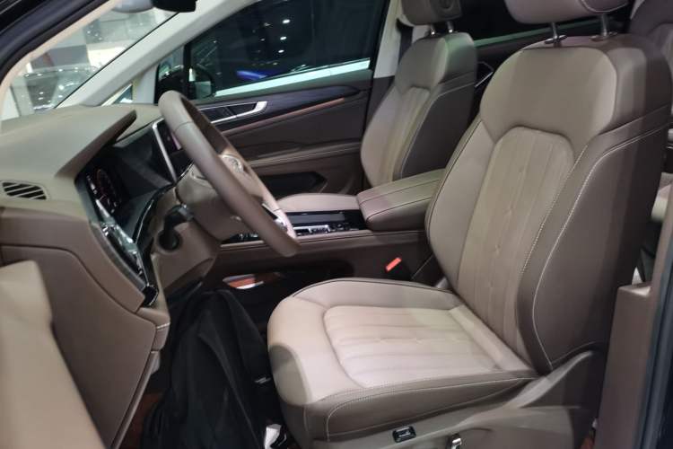 Used Volkswagen Viloran 2024 380TSI Luxury Edition Left Front Seat