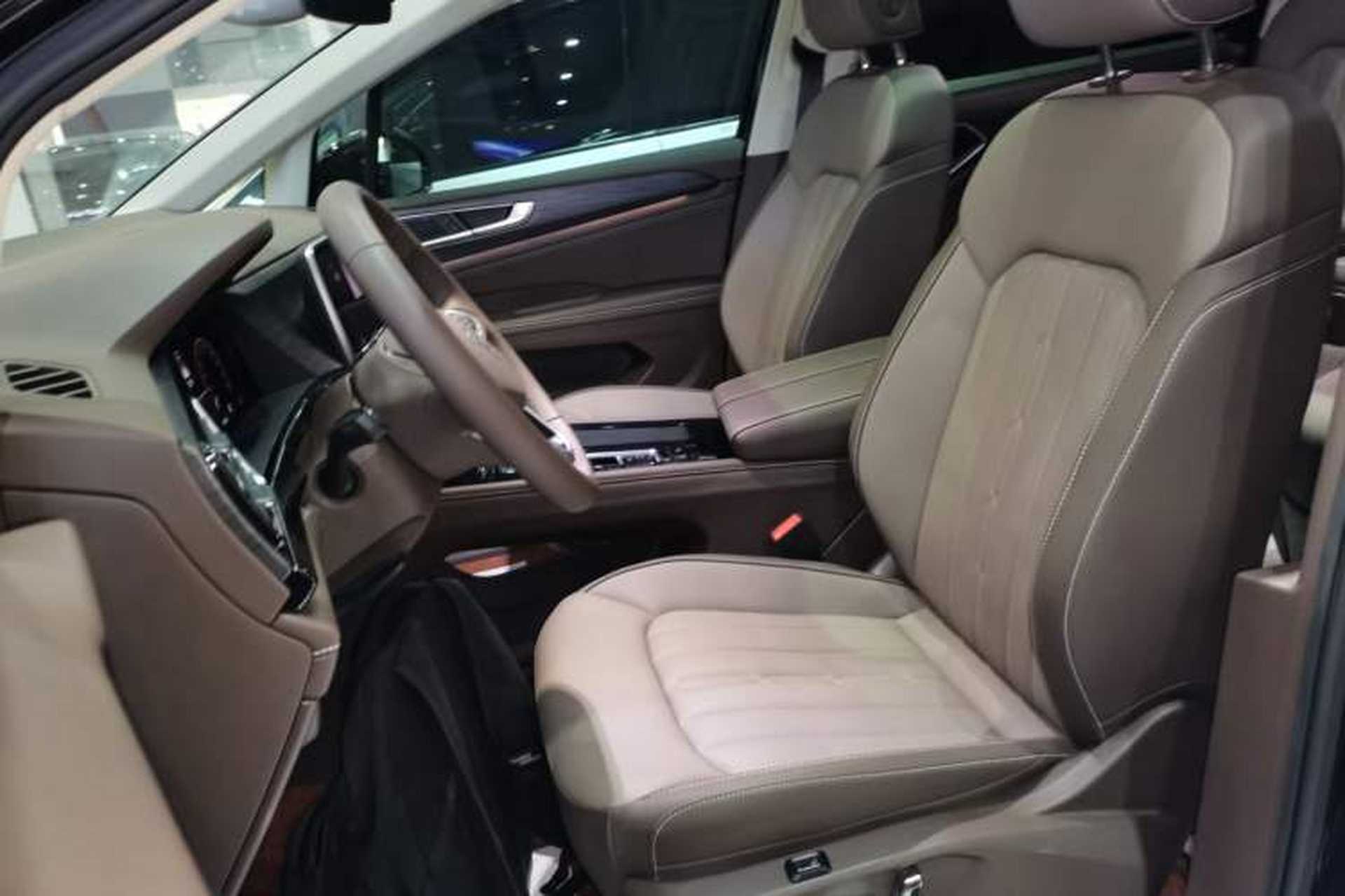 Used Volkswagen Viloran 2024 380TSI Luxury Edition Left Front Seat