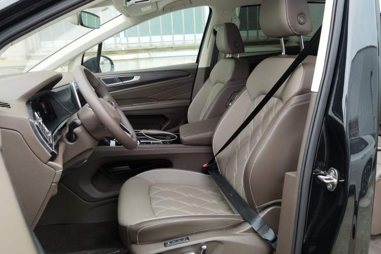 Used Volkswagen Viloran 2024 380TSI Premium Edition Left Front Seat