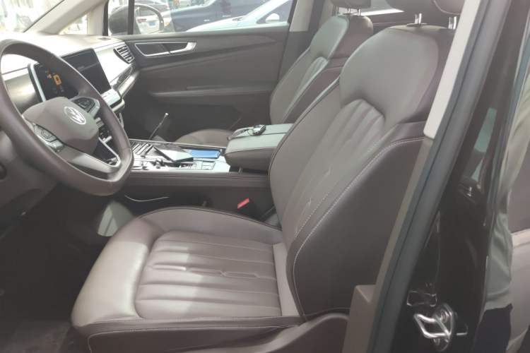 Used Volkswagen Viloran 2024 330TSI Luxury Edition Left Front Seat