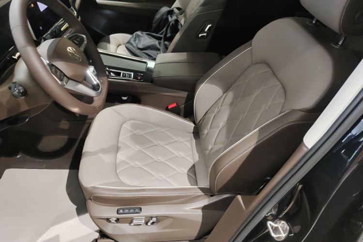 Used Volkswagen Viloran 2024 380TSI Premium Edition Left Front Seat