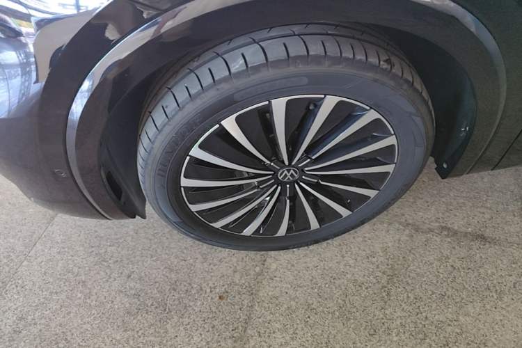 Used Volkswagen Viloran 2024 380TSI Premium Edition Left Front Wheel Hub