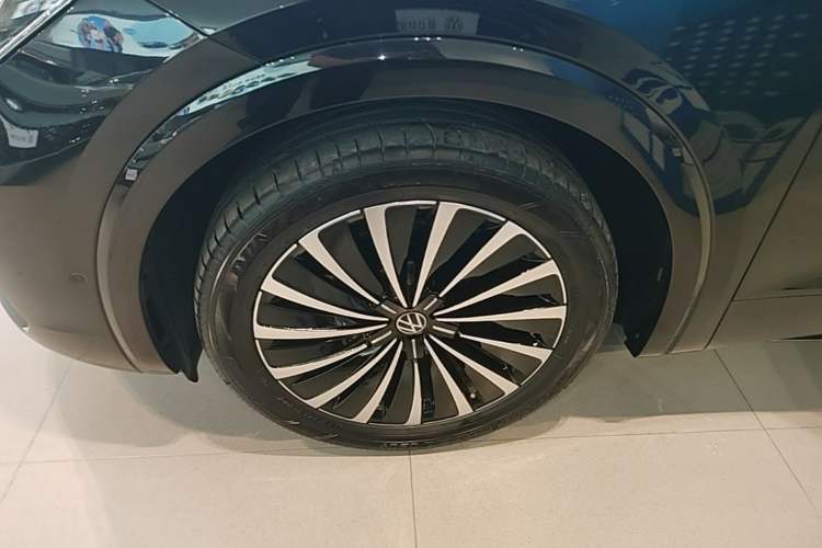 Used Volkswagen Viloran 2024 380TSI Premium Edition Left Front Wheel Hub