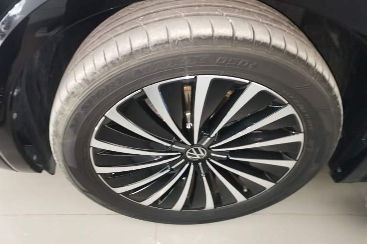 Used Volkswagen Viloran 2024 380TSI Premium Edition Left Front Wheel Hub