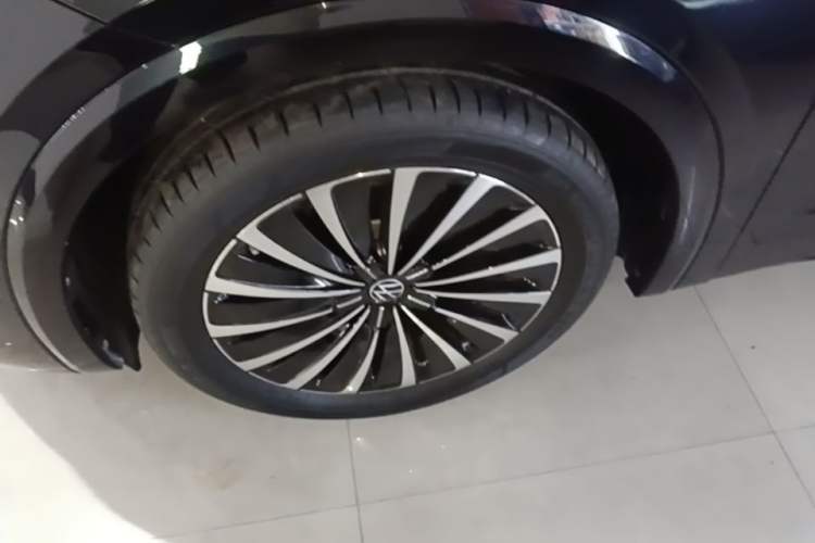 Used Volkswagen Viloran 2024 380TSI Premium Edition Left Front Wheel Hub