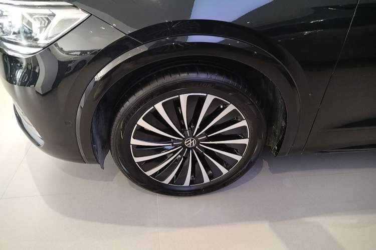 Used Volkswagen Viloran 2024 380TSI Premium Edition Left Front Wheel Hub